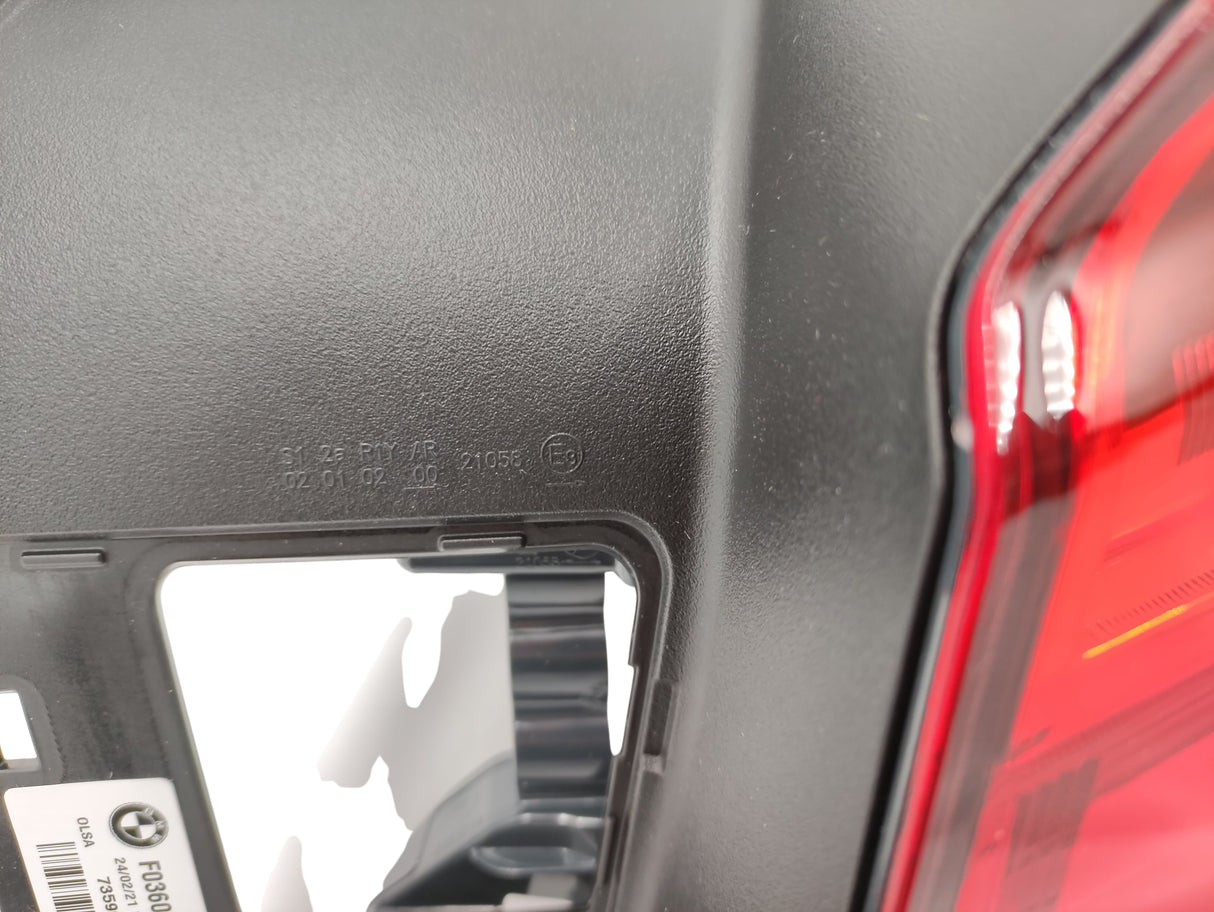 BMW SÉRIE 1 Feu arrière extérieur d’origine REVERSE LED DX 63217359018